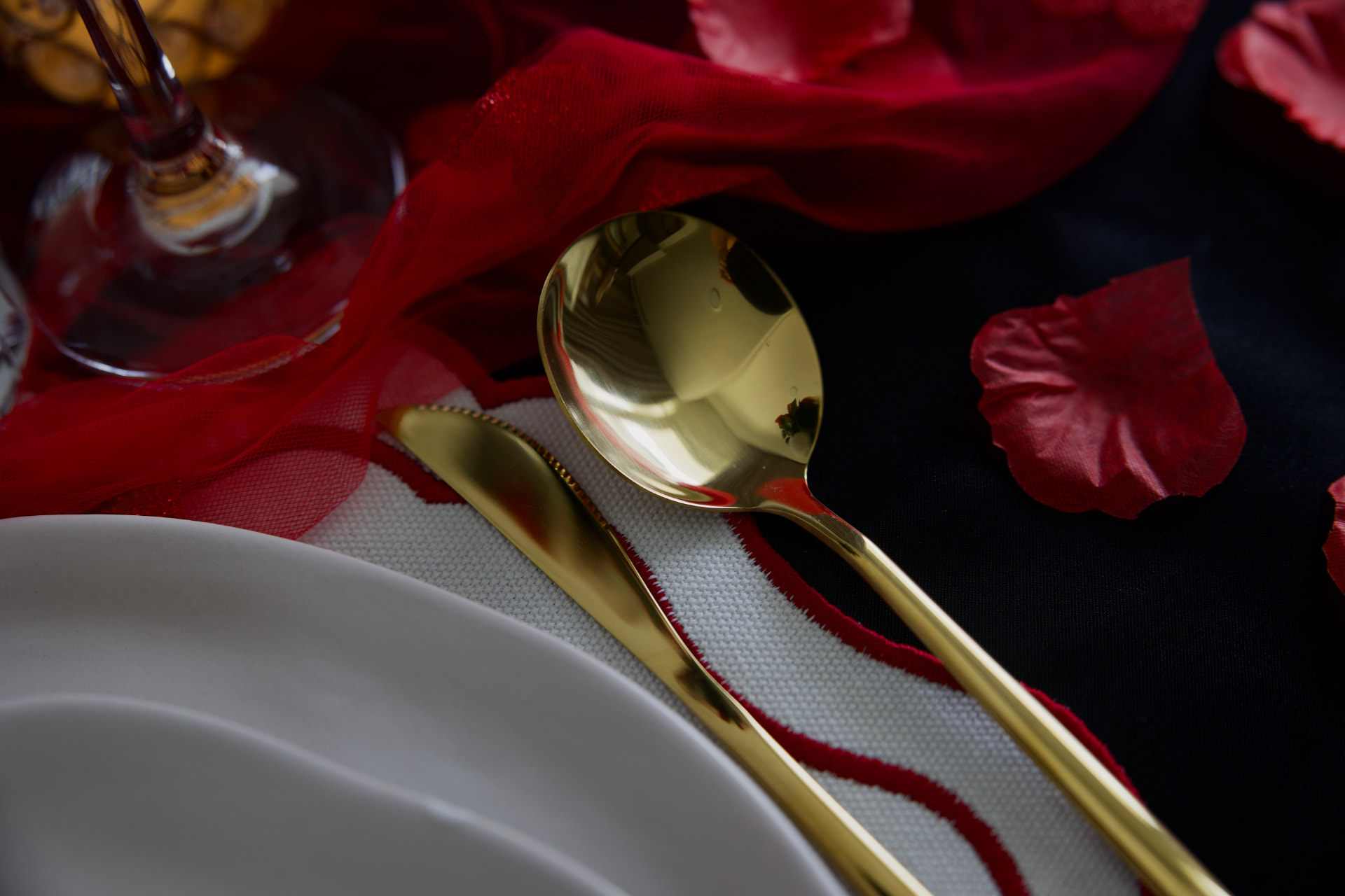 L'Amour detail 3